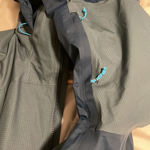 REI Gore tex jacket - Picture 3 of 5